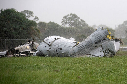 یک هواپیمای مسافربری سقوط کرد/ 15 نفر زنده ماندند