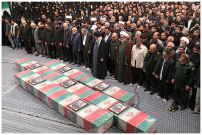 اقامه نماز رهبر انقلاب بر پیکر شهیدان حمله به کنسولگری ایران در سوریه+فیلم