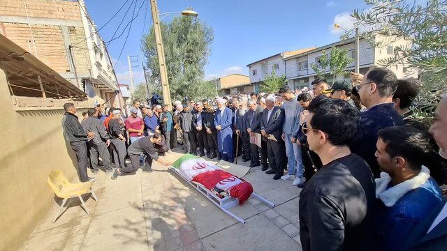 تشییع پیکر صابر کاظمی در زادگاهش آق‌قلا + عکس