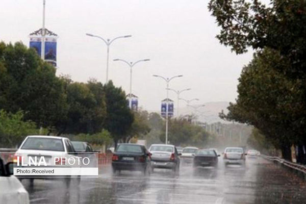 آسمان تهران ابری همراه با رگبار و رعد و برق