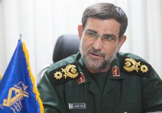 دریادار تنگسیری: وظیفه داریم با جان و دل از جزایر دفاع کنیم