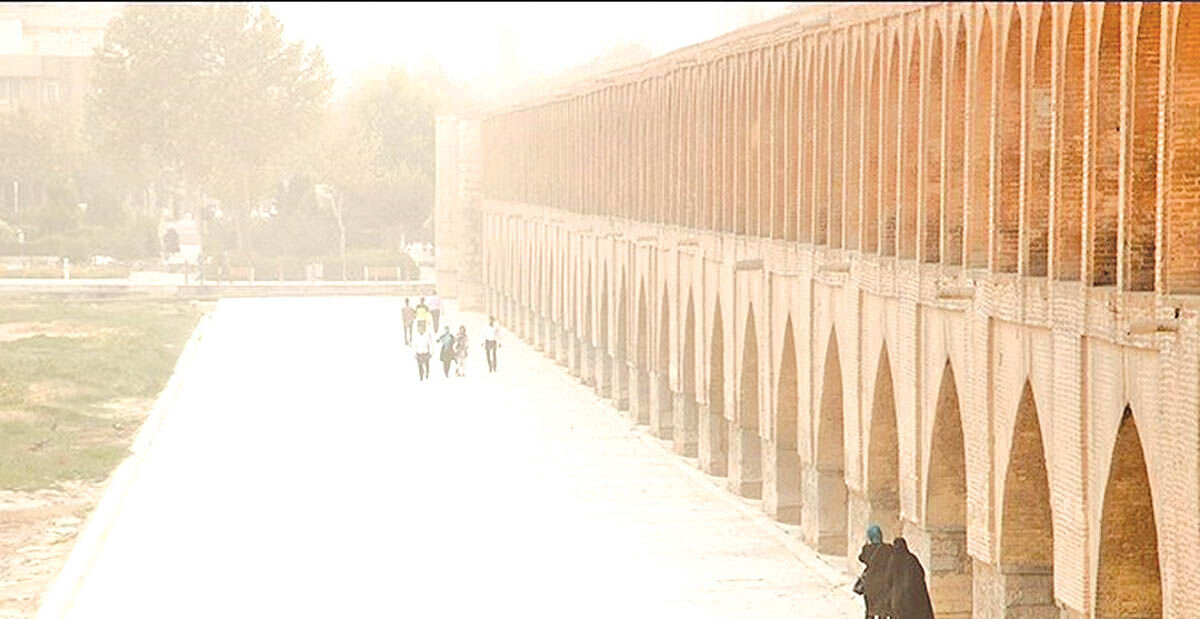 زیر بار گردوغبار