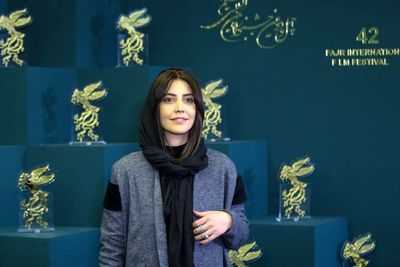 شیطنت پسر بازیگر زن برنده سیمرغ در اختتامیه جشنواره فیلم فجر سوژه شد+ عکس