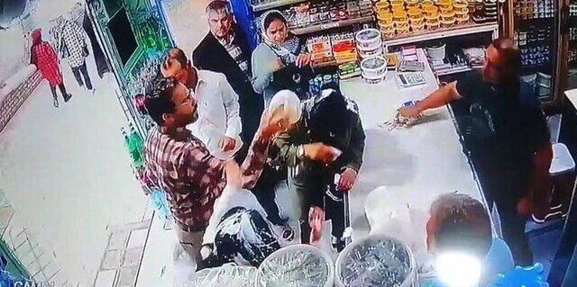 حکم جلب برای کسی که بر روی سر دو زن ماست ریخت + جزئیات