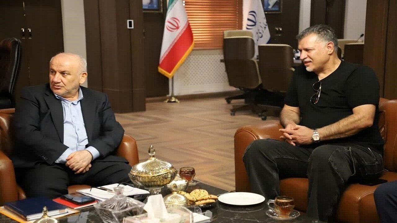 عکسی از علی دایی با یکی از دولتمردان پزشکیان پس از جنگ 12 روزه 2
