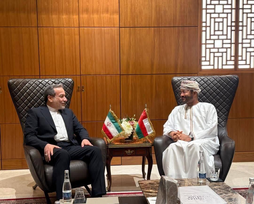 گفت‌وگوی عراقچی با همتای عمانی در بدو ورود به مسقط + فیلم