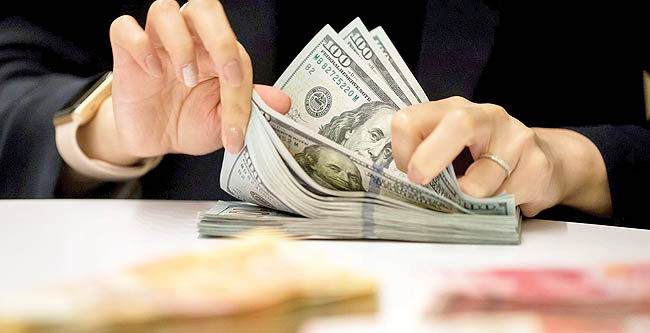 سردرگمی در بازار دلار 
