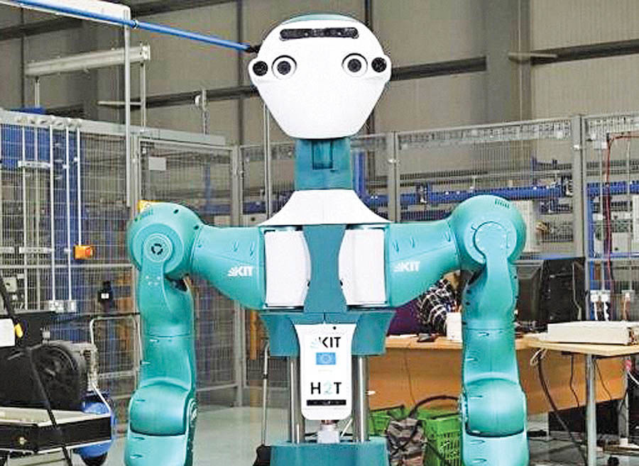 روبات به تکنسین‌های انبار کمک می‌کند