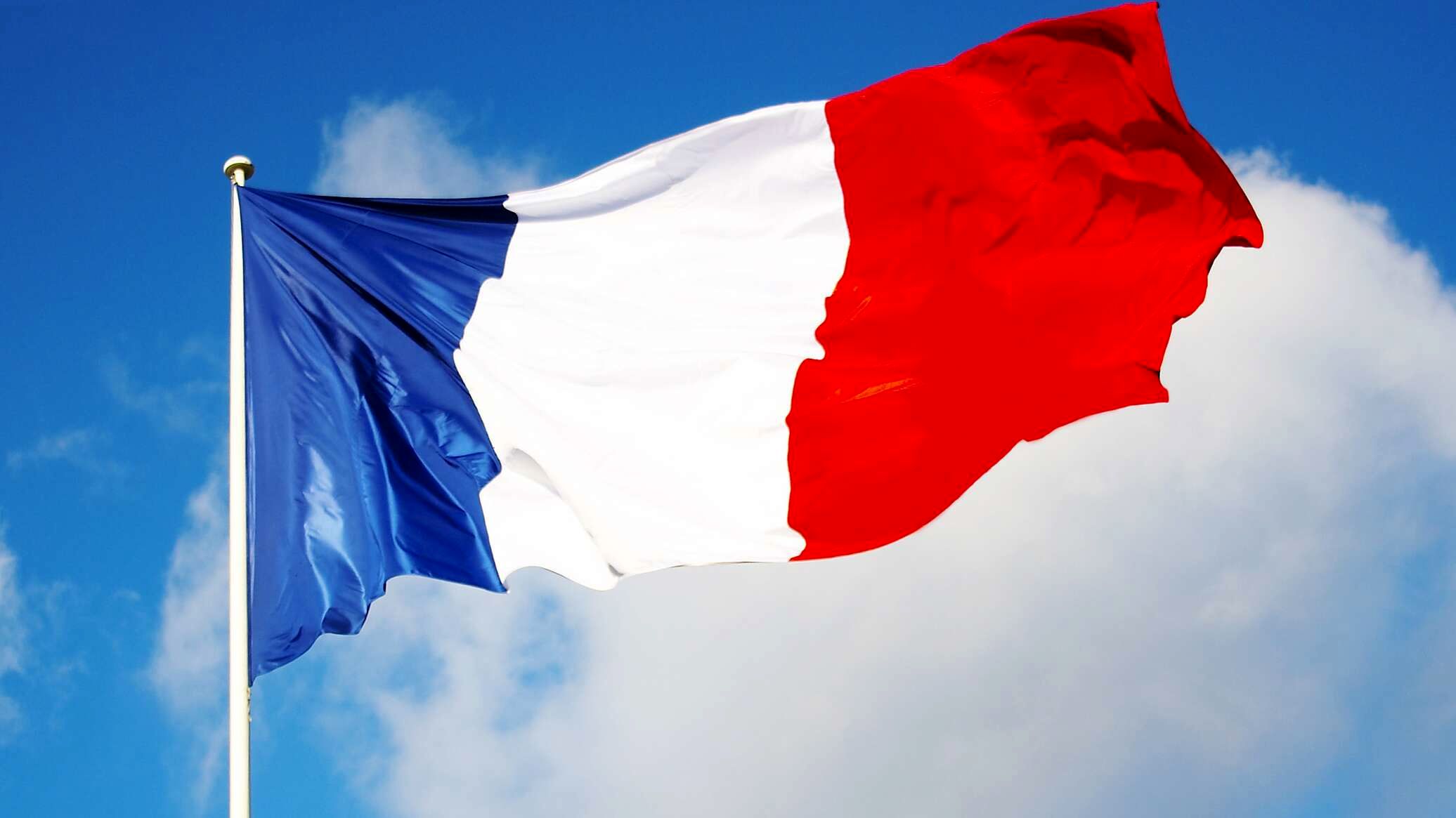 فرانسه وضعیت اضطراری اعلام کرد