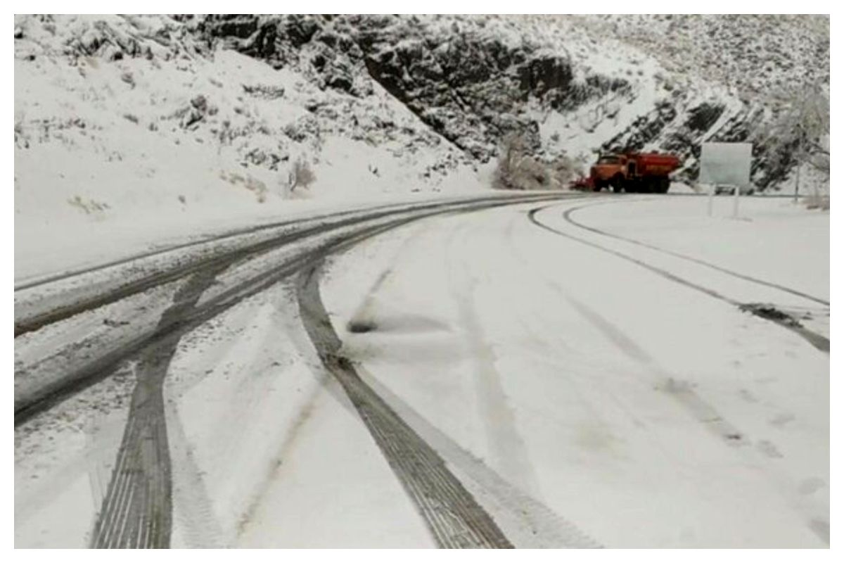 ادامه بارش برف و باران در این جاده‌های کشور