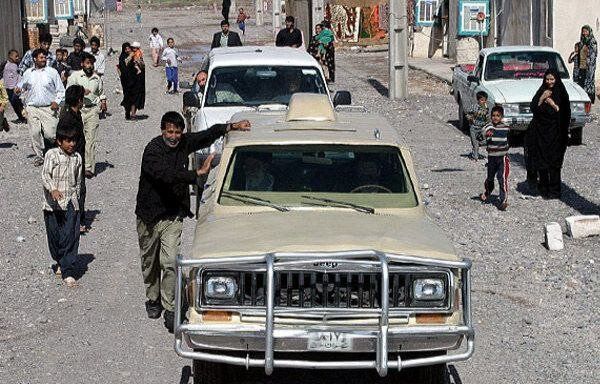 حضور رهبر انقلاب در مناطق زلزله زده بم + تصاویر