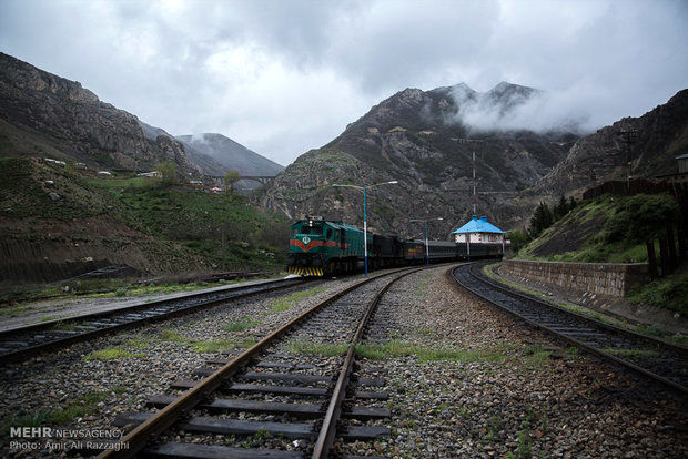 یک قطار باری در سوادکوه از ریل خارج شد