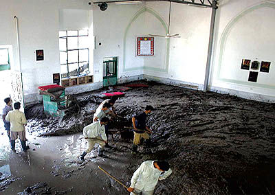سیل به مسجد قهرود کاشان خسارت زد