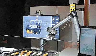 روبات سرآشپز در آلمان رونمایی شد