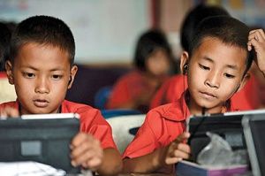 اهدای تبلت‌های رایگان به دانش آموزان تایلندی