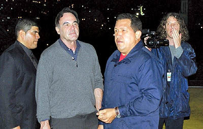 الیور استون وهوگو چاوز در ونیز