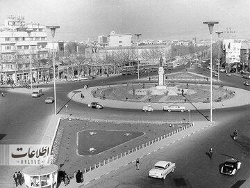 تصویری جالب از  پلیس راهور زن در چهار راه مخبرالدوله تهران + عکس