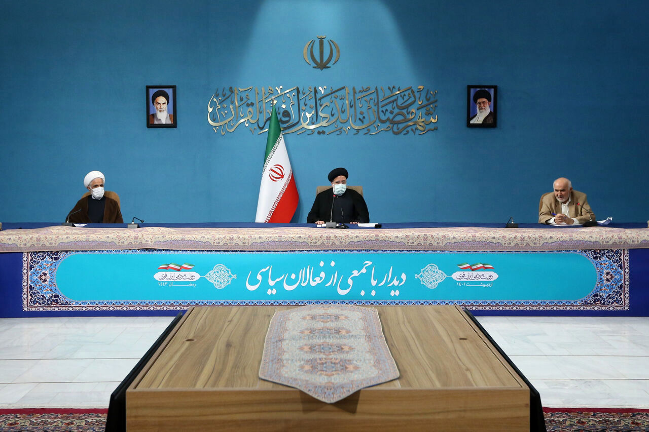 افطاری رئیس‌جمهور با سیاسیون/ رئیسی از دولت روحانی انتقاد کرد