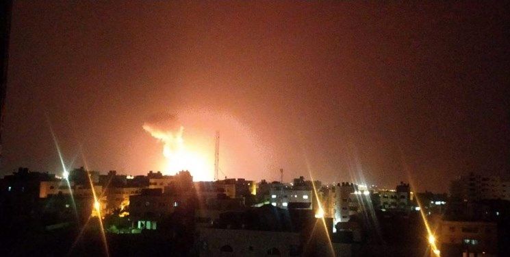 بمباران مناطقی در نوار غزه توسط جنگنده‌های اسرائیلی 