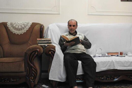 حسن اکبری مرزناک درگذشت
