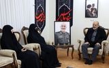دیدار سردار وحیدی و سردار شکارچی با خانواده فرمانده شهید سپاه پاسداران