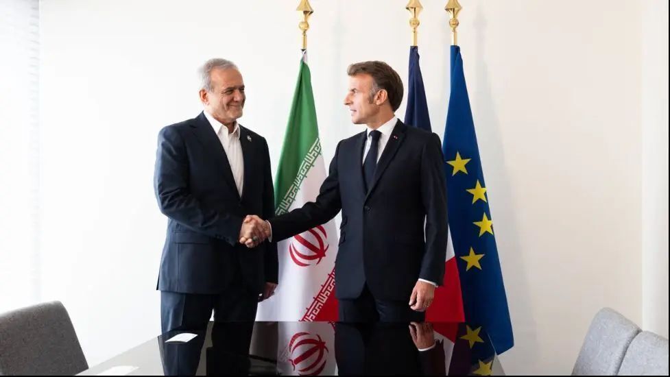 شرط پزشکیان برای بازگشایی تنگه هرمز/ امانوئل مکرون درباره رفع تحریم های ایران چه گفت؟