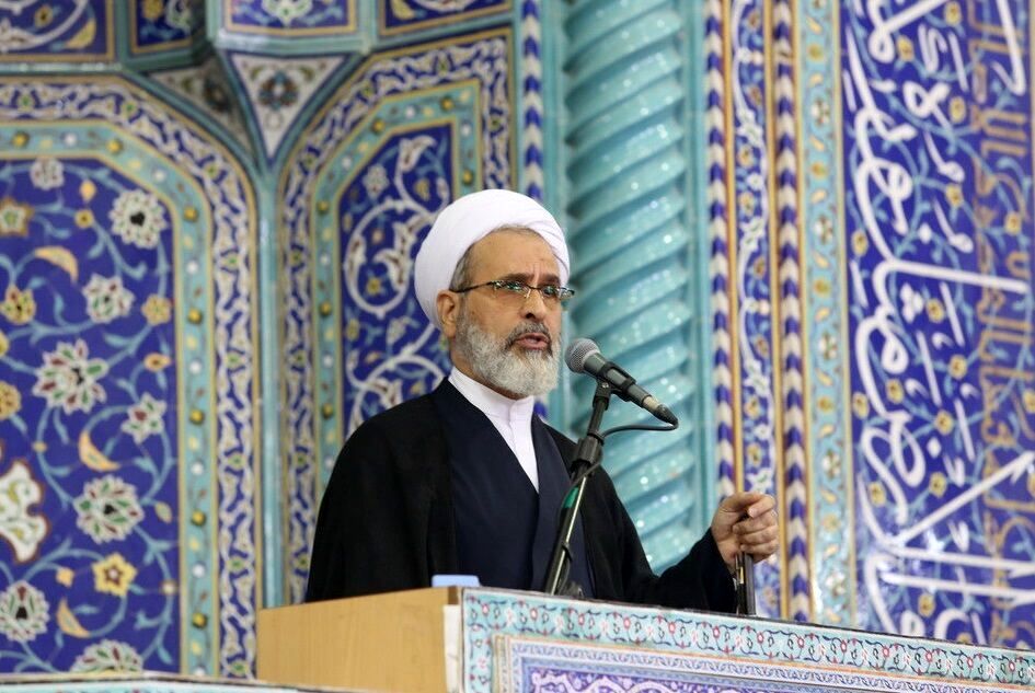 امام جمعه موقت قم: آزادی گروگان‌ها و وعده‌هایی که در مذاکره‌ها داده می‌شود، قابل اعتماد نیست / ارتباط با دنیا را می‌پذیریم، اما...