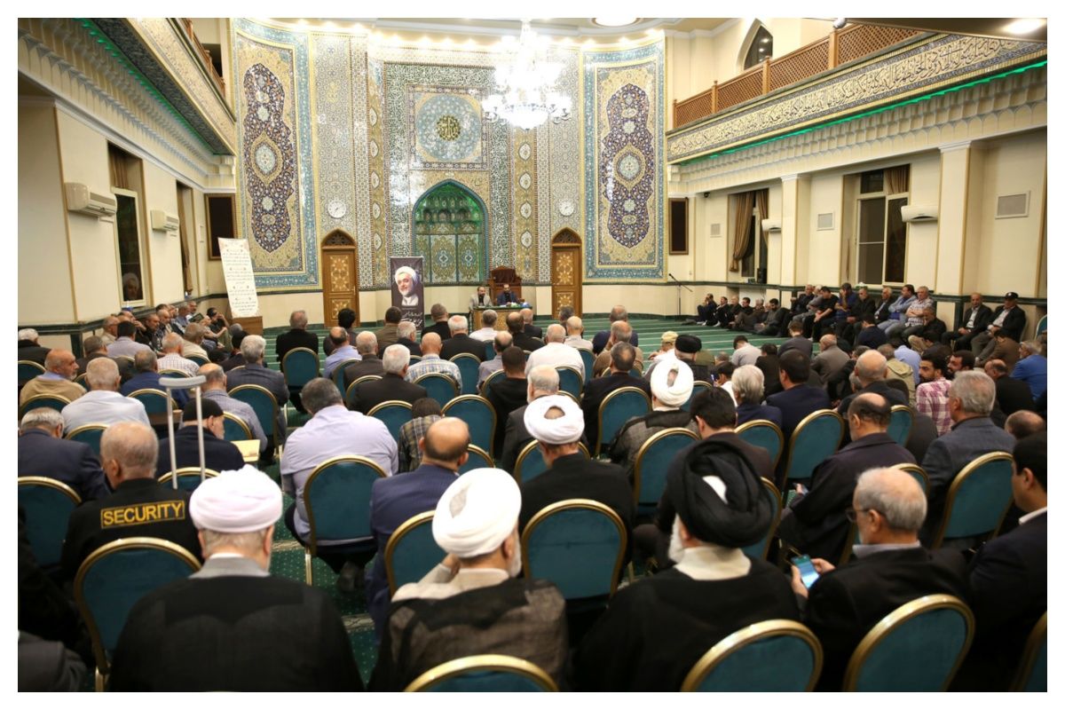 تصاویر هادی خامنهای، وزیر خاتمی و مسیح مهاجری در یک مراسم