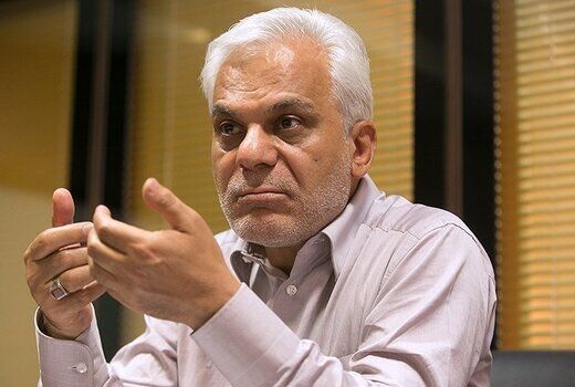 طلایی: ورود احمدی نژاد به انتخابات 1400 معادلات را به هم می‌ریزد
