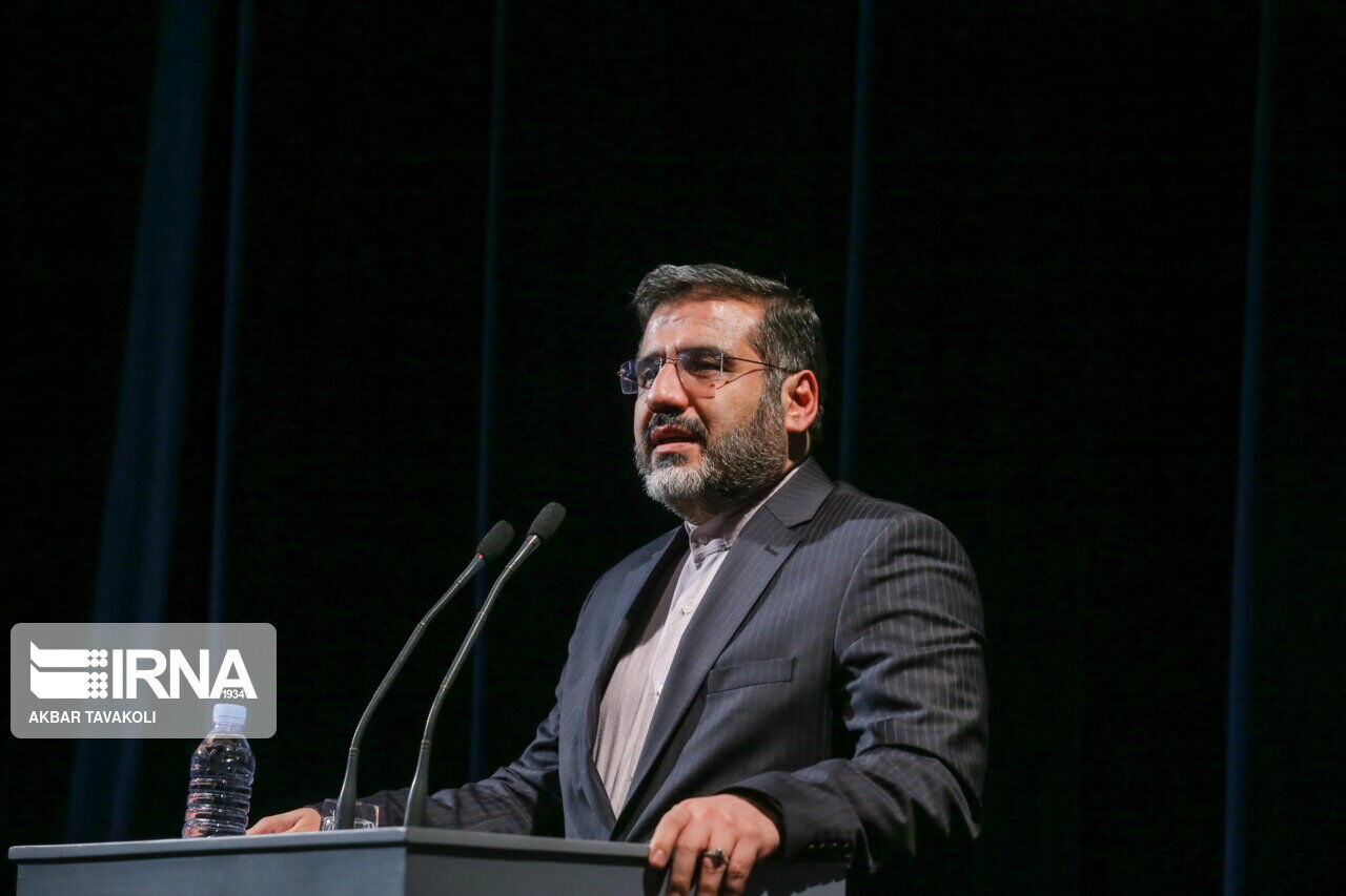 وزیر ارشاد وعده داد: مشکل کاغذ برطرف می شود