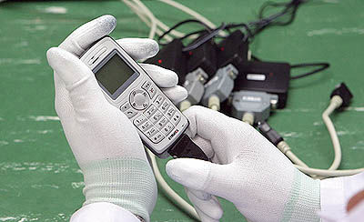 انتقاد دو مقام صنعتی به ثبت نشدن سریال گوشی تلفن‌همراه در مبادی گمرکی