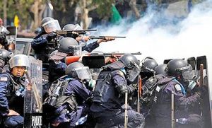 درگیری شدید پلیس تایلند با معترضان
