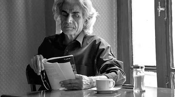 پایان شاعر آوانگارد