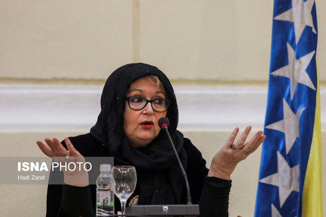 وزیر خارجه بوسنی در دفاع از ایران حجاب بر سرگذاشت!
