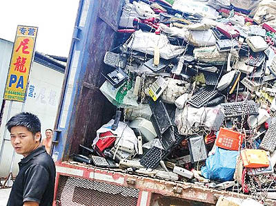 رشد خطرناک زباله‌های الکترونیک در آسیا