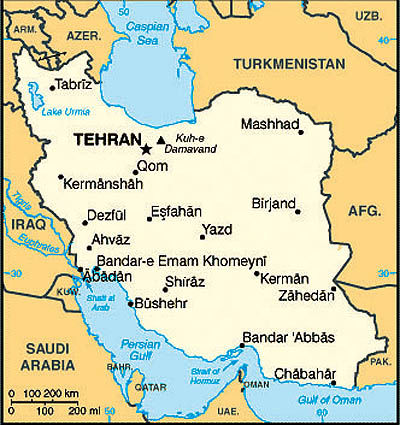 ایران میان شرق و غرب