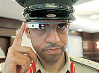 عینک گوگل روی چشمان پلیس دبی