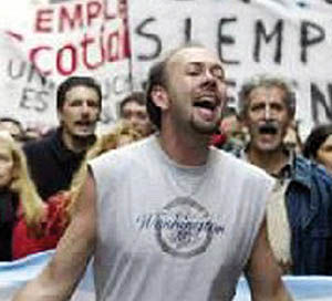 تظاهرات کارکنان صنعت خودرو آرژانتین به خشونت کشیده شد