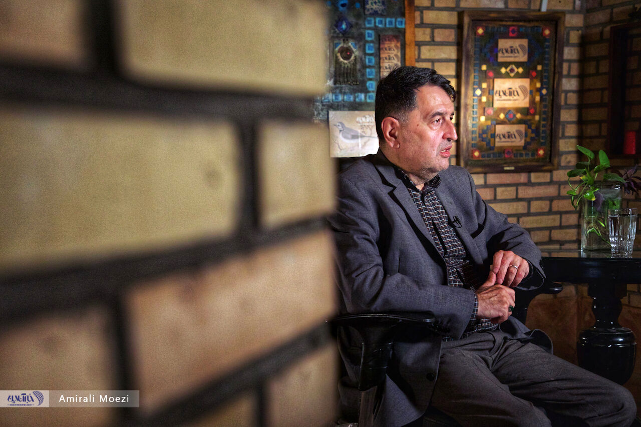 کاری را که مریم رجوی باید می‌کرد، علی فروغی کرد / به خاطر انتقاد از «گاندو»، سه قسمت اول «ایران‌اید» گروگان گرفته شد 5