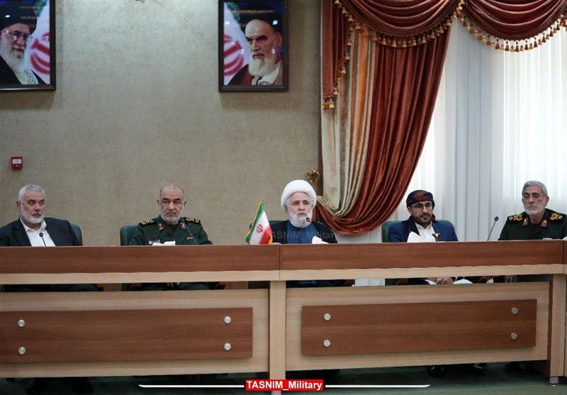 جلسه سردار سلامی و سردار قاآنی با گروه‌های مقاومت در تهران + عکس