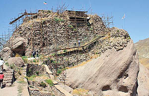 فصل سیزدهم  کاوش‌های قلعه الموت آغاز شد