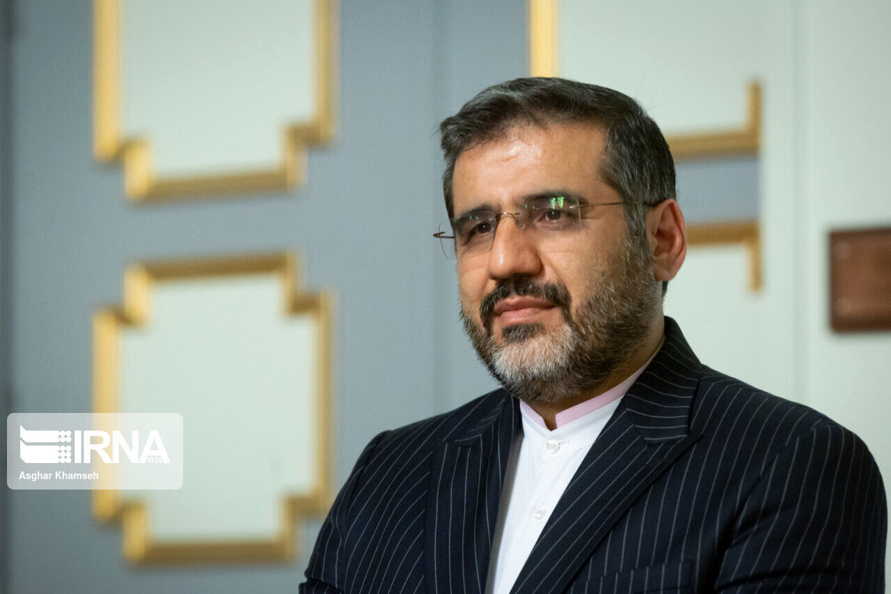 وزیر ارشاد: ایران به هنرمندانی که در جشنواره‌های سیاست‌زده مقابل ملت قرار نمی‌گیرند، افتخار می کند