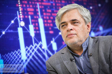 انتقاد محمد مهاجری از پایداری ها/ مسئولان مگر اطلاعات پنهان درباره تسلیحات را افشا کرده اند که عده ای عصبانی شده اند؟