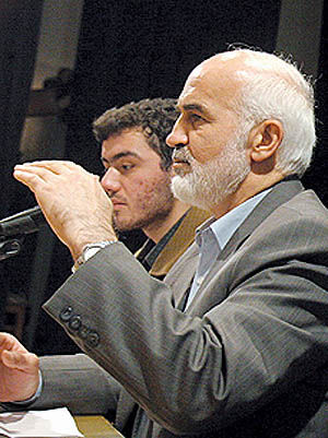 توکلی: لاریجانی و باهنر با سوال از رییس‌جمهور موافقند