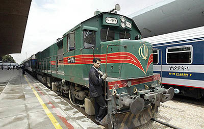 شبکه راه‌آهن سراسری از استان اصفهان به فارس امتداد می‌یابد