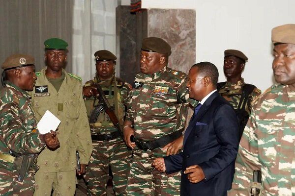 فرانسه به پایگاه ارتش نیجر حمله کرد / ۱۶ زندانی آزاد شدند