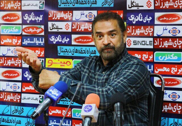 فیروز کریمی استعفا کرد