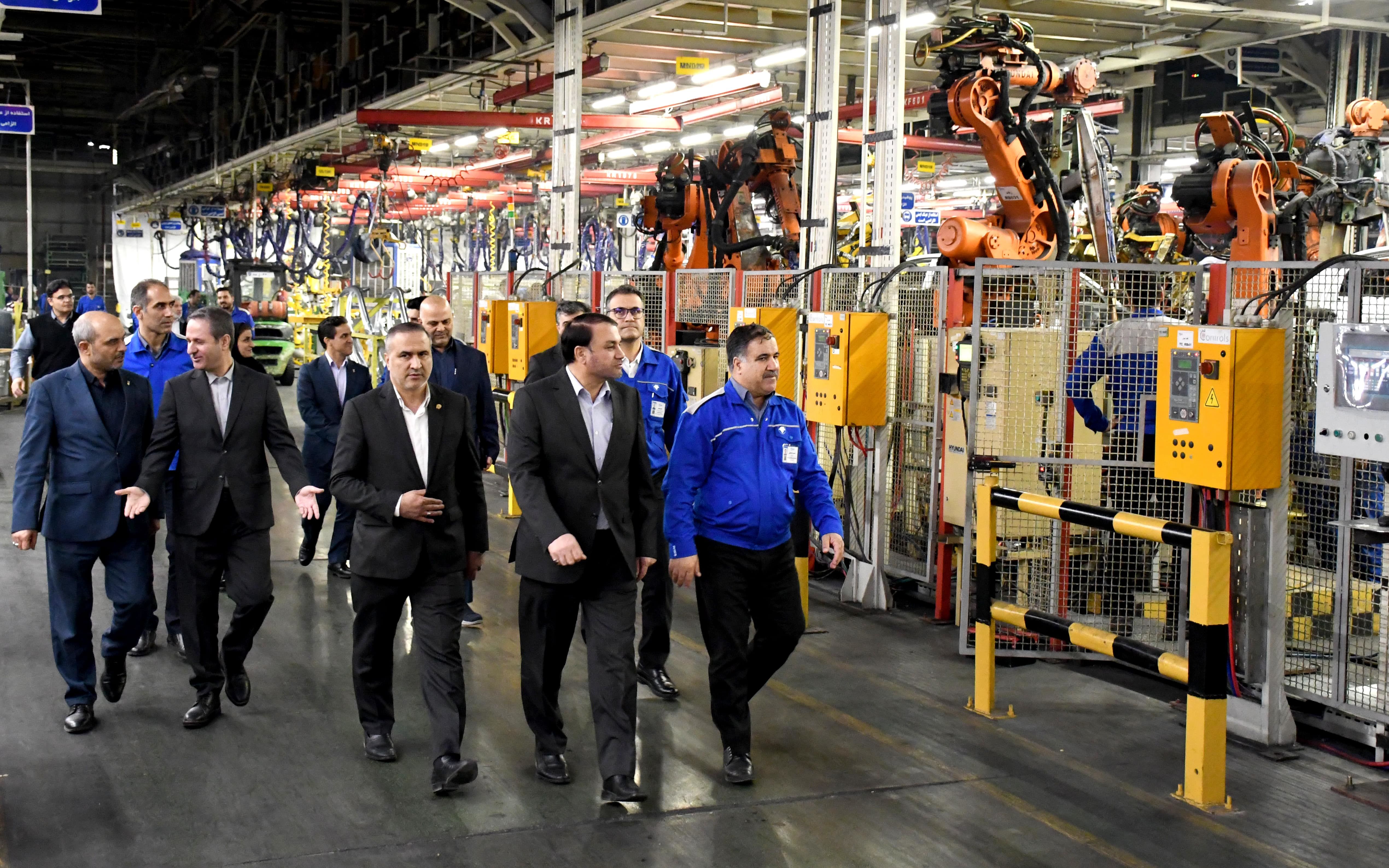 بازدید شبانه مدیرعامل بانک سپه از خطوط تولید ایران خودرو خراسان