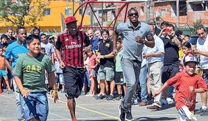 جاماندن سریع‌ترین مرد دنیا  از کودکان
