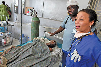 در هاییتی دو نفر زنده از زیر آوار درآمدند